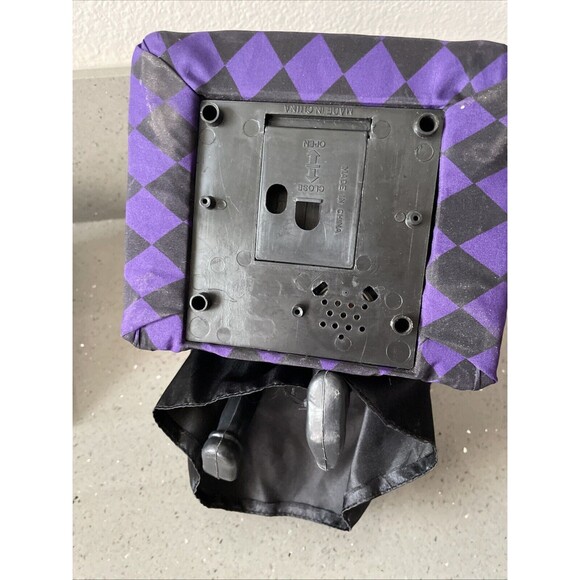 Gemmy Animated Halloween Talking Witch Petting Cat  Vintage READ NOT WORKING - Picture 9 of 12